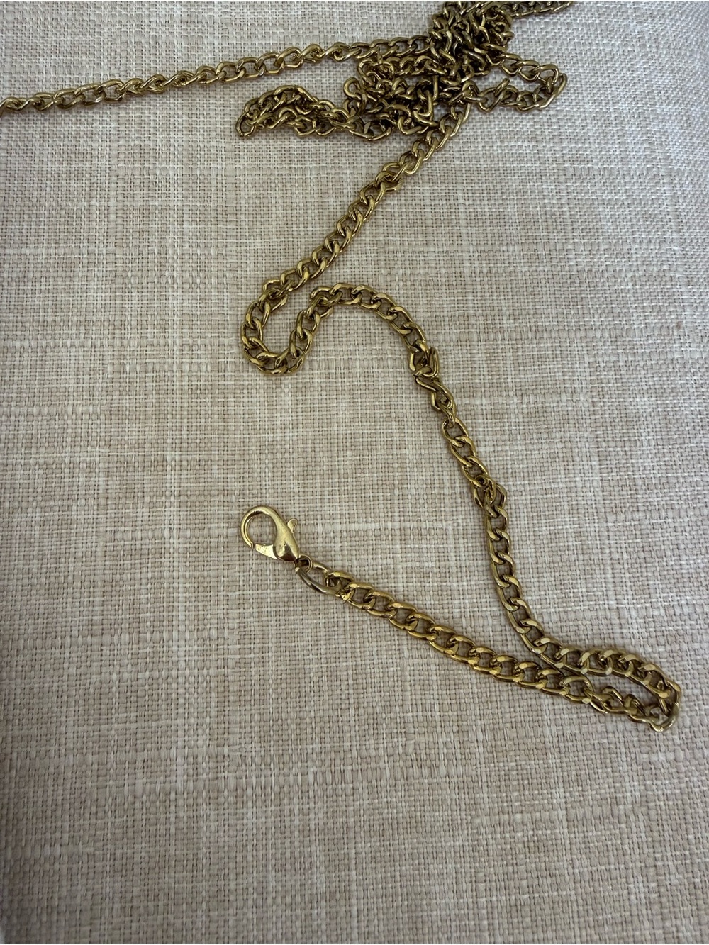 Twine and Love Beaded Floral Chain-Clutch in White and Gold - Picture 9 of 9